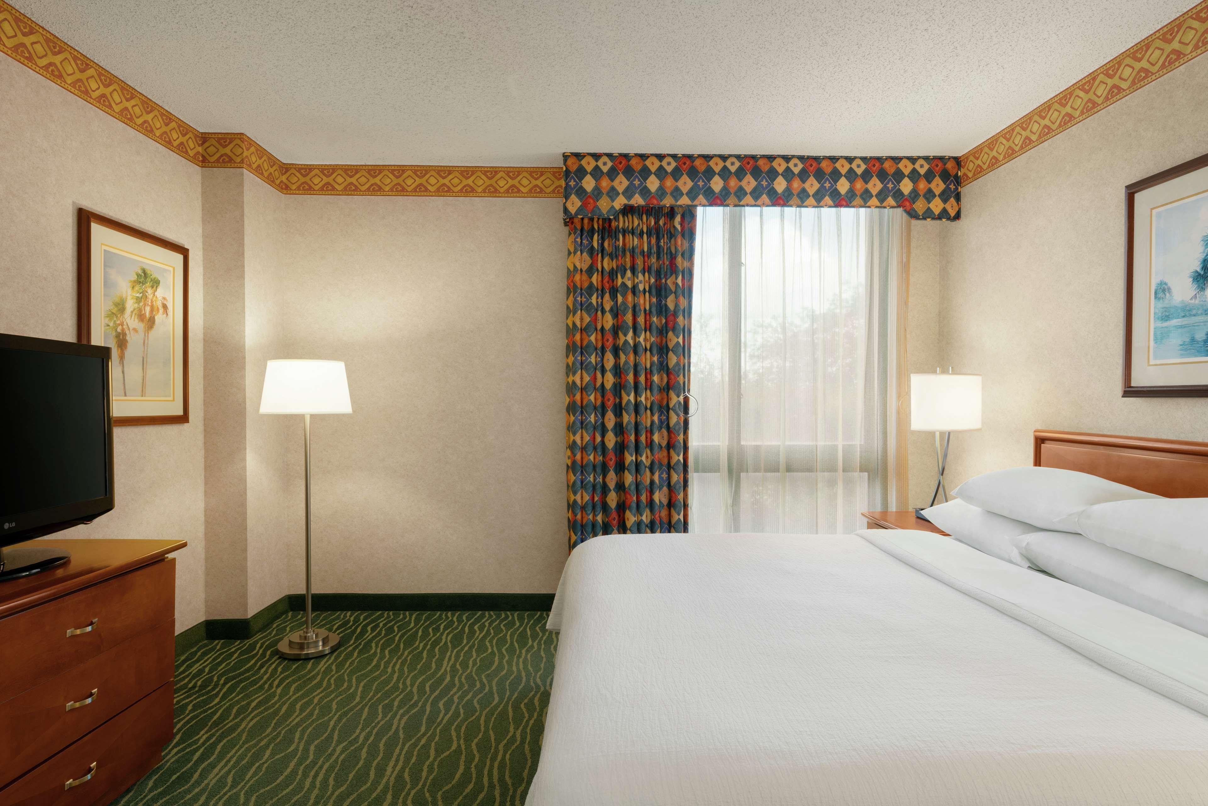Embassy Suites By Hilton Tampa Usf Near Busch Gardens Exterior photo