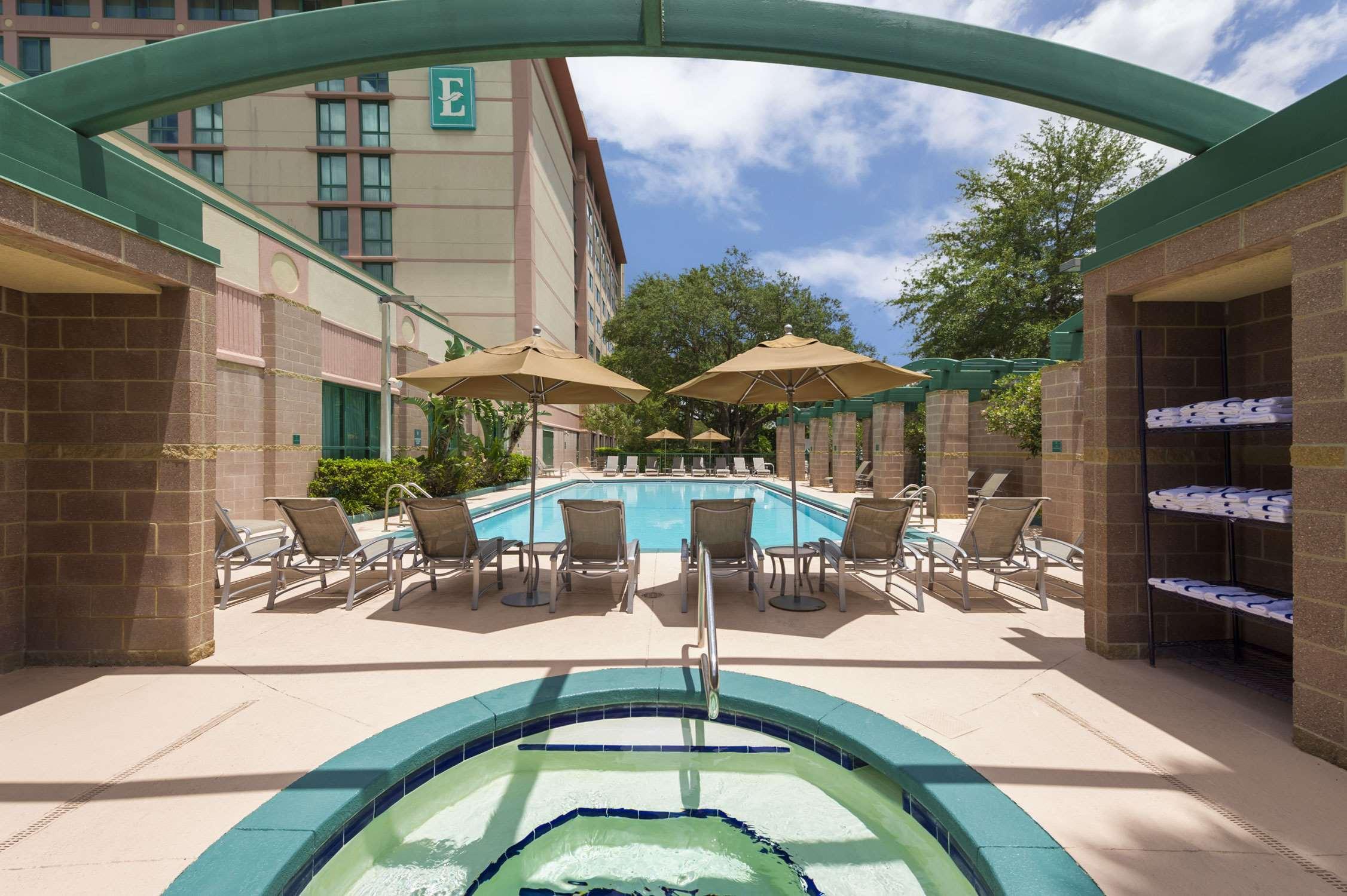 Embassy Suites By Hilton Tampa Usf Near Busch Gardens Exterior photo