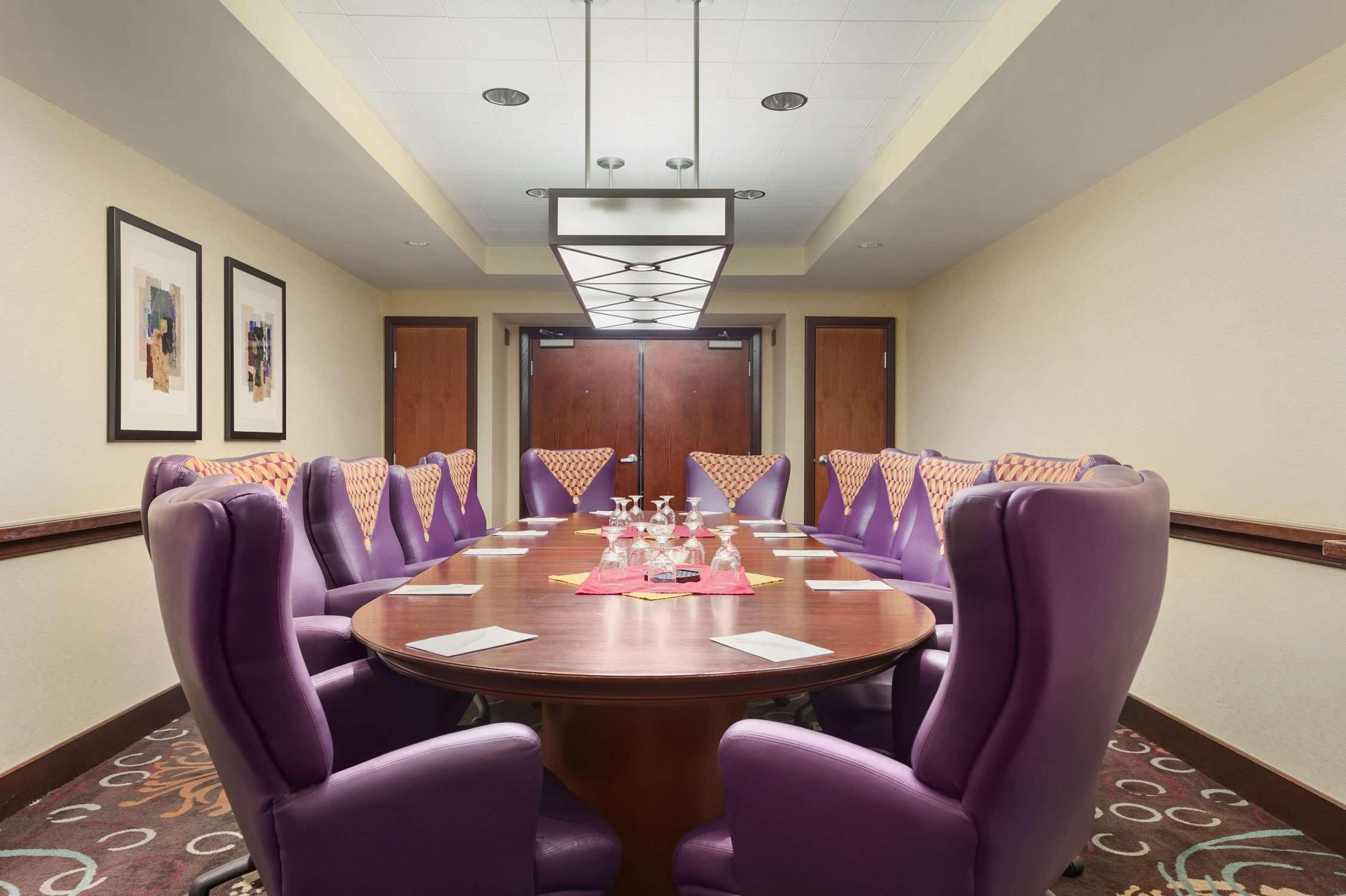 Embassy Suites By Hilton Tampa Usf Near Busch Gardens Business photo