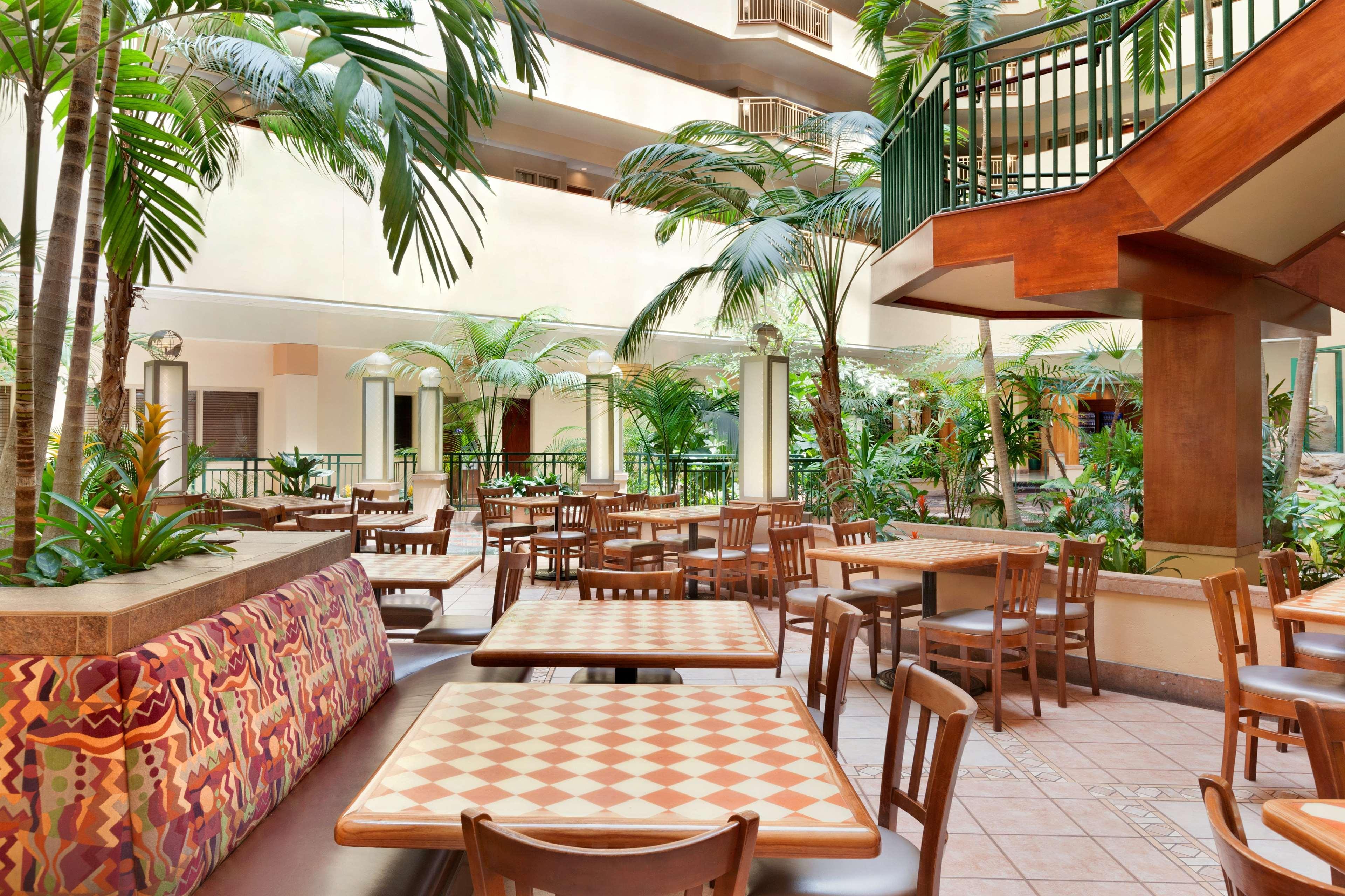 Embassy Suites By Hilton Tampa Usf Near Busch Gardens Exterior photo