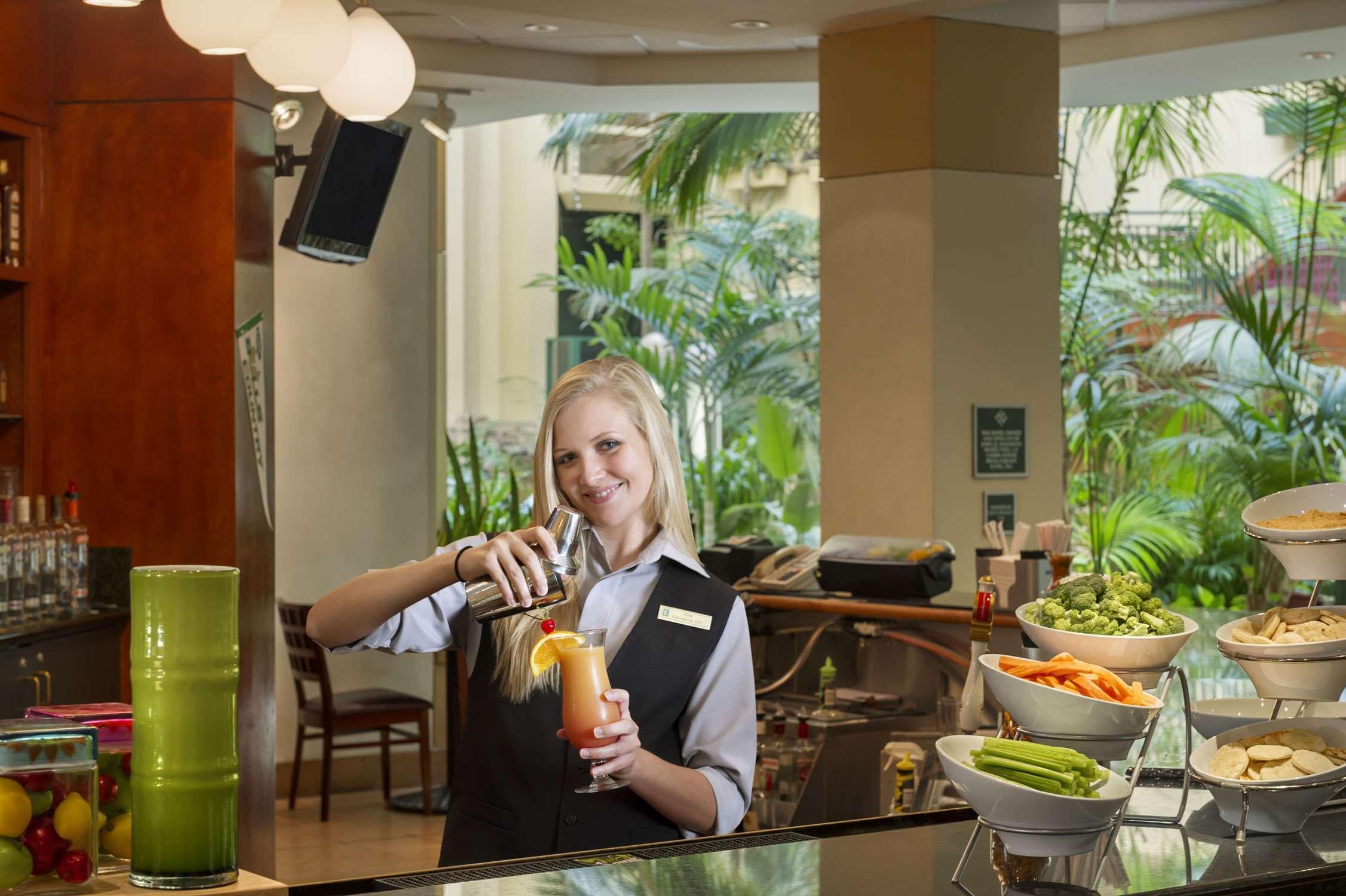 Embassy Suites By Hilton Tampa Usf Near Busch Gardens Restaurant photo