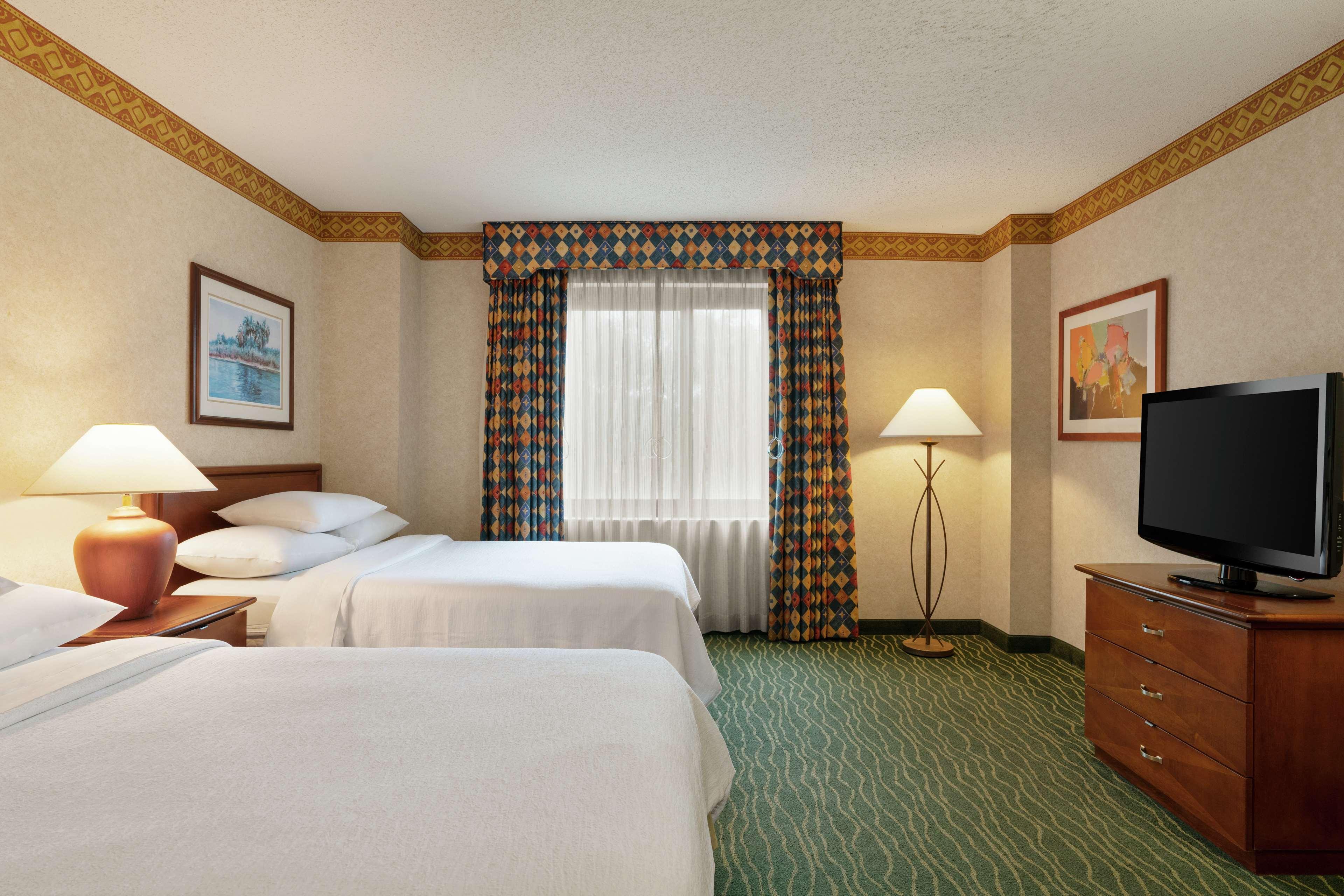 Embassy Suites By Hilton Tampa Usf Near Busch Gardens Exterior photo