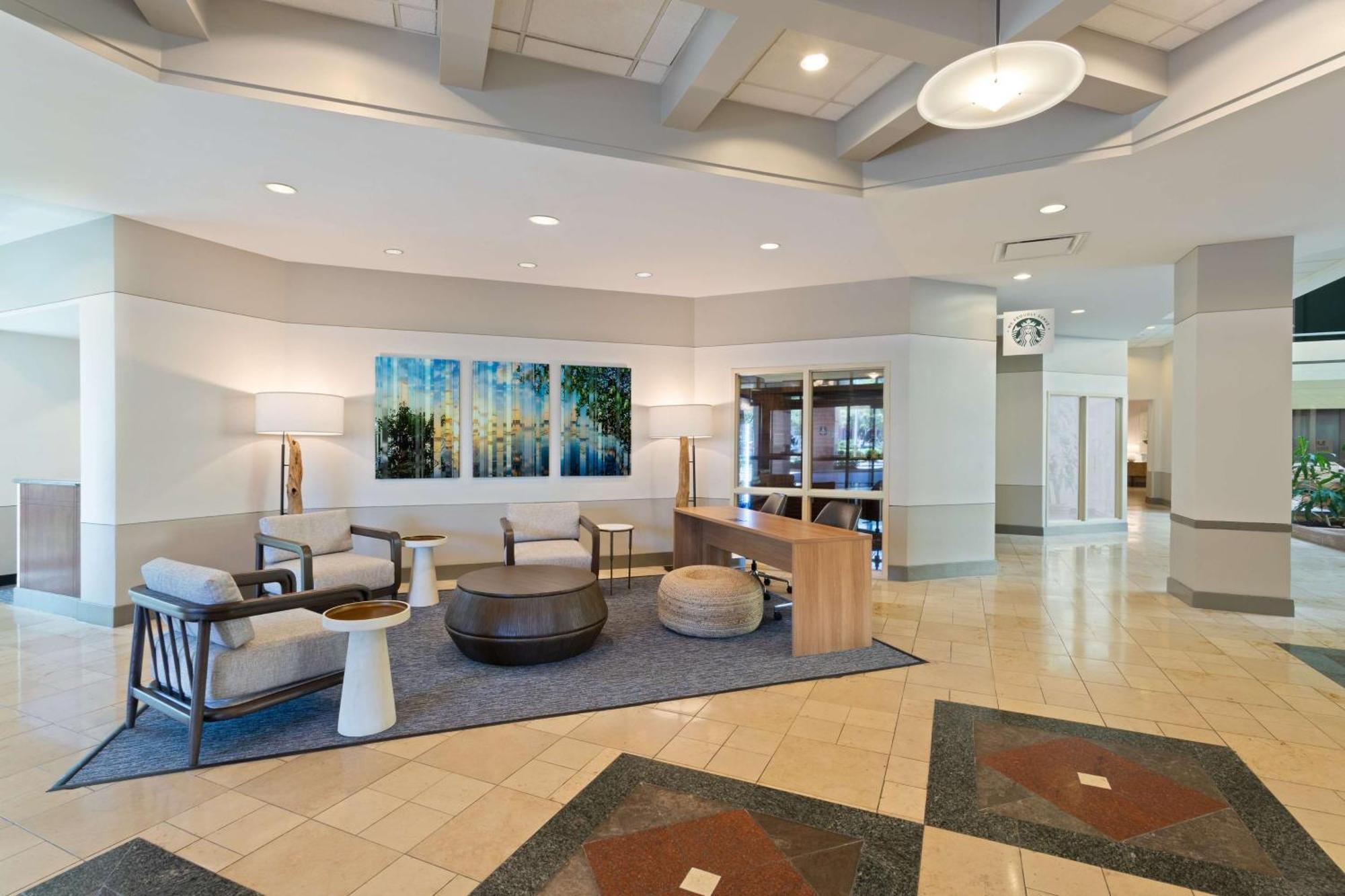 Embassy Suites By Hilton Tampa Usf Near Busch Gardens Exterior photo