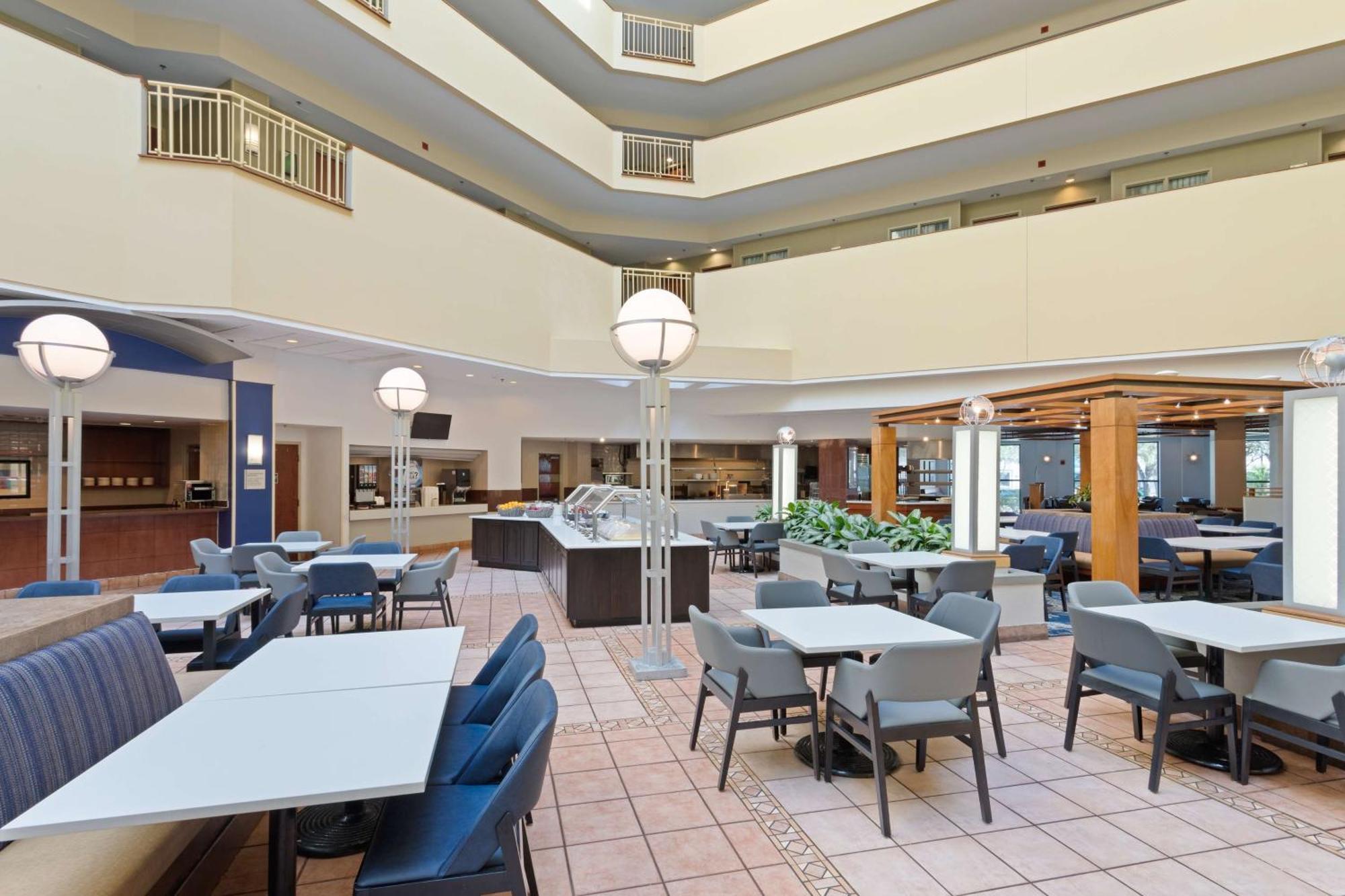 Embassy Suites By Hilton Tampa Usf Near Busch Gardens Exterior photo