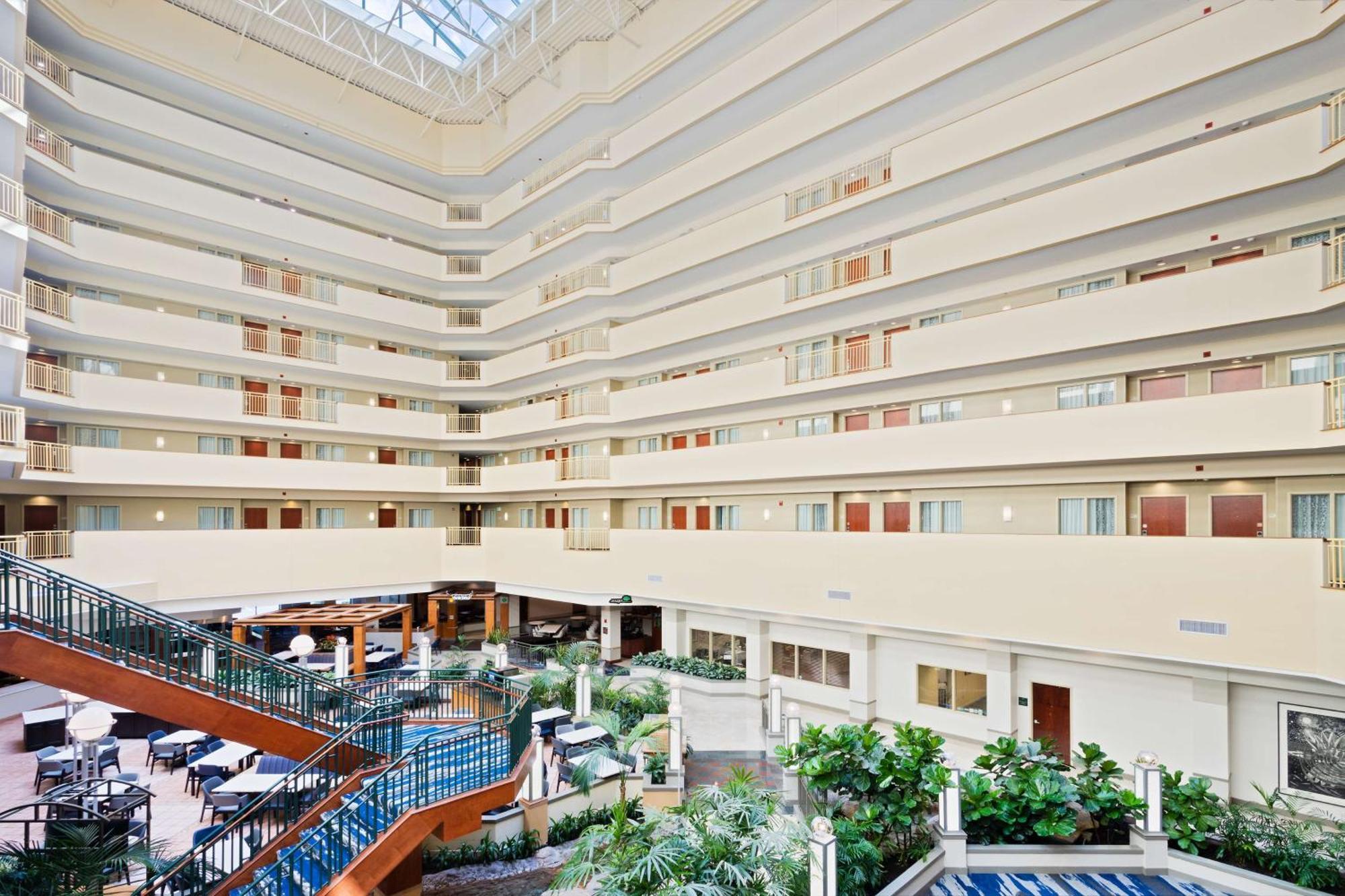 Embassy Suites By Hilton Tampa Usf Near Busch Gardens Exterior photo